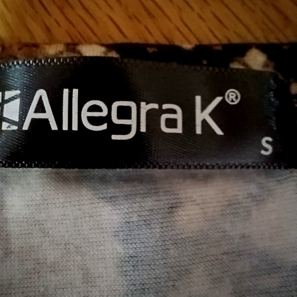 SNAKE Print Short Sleeve Top by Allegra K Women's Small - Picture 3 of 8